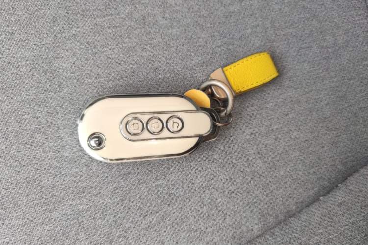 Used Wuling Hongguang MINIEV 2022 Macaron Premium Model – Lithium Ternary Battery Vehicle Key