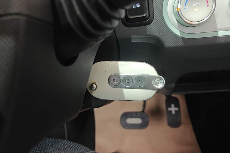 Used Wuling Hongguang MINIEV 2022 Macaron Premium Model – Lithium Iron Phosphate Vehicle Key
