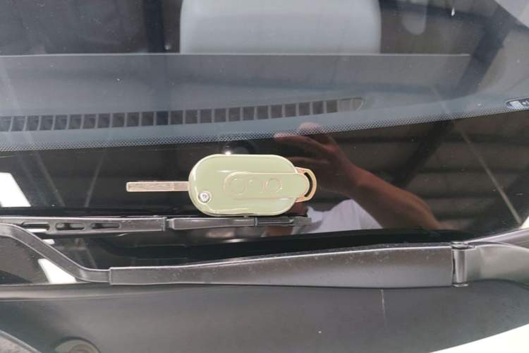 Used Wuling Hongguang MINIEV 2022 Macaron Premium Model – Lithium Iron Phosphate Vehicle Key