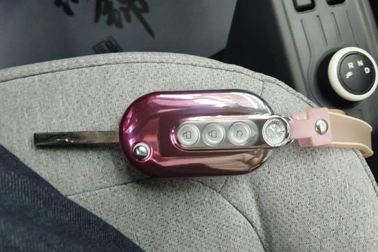 Used Wuling Hongguang MINIEV 2022 Macaron Premium Model – Lithium Iron Phosphate Vehicle Key