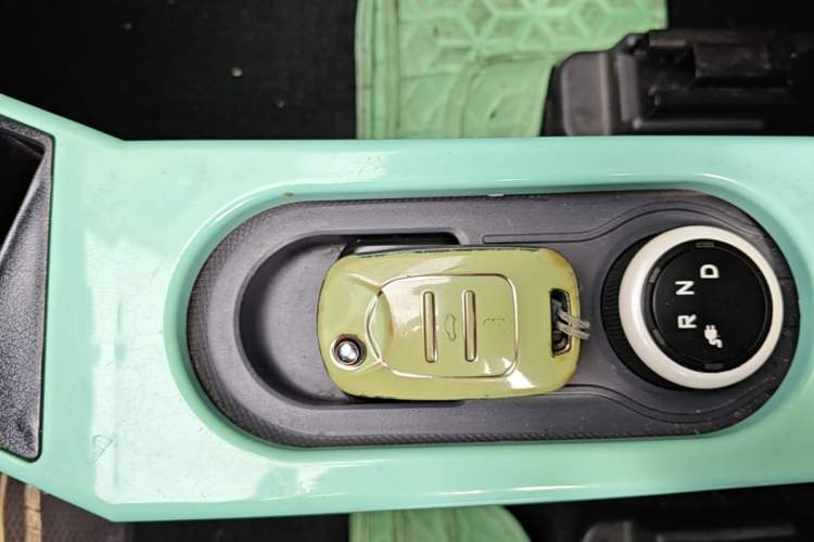 Used Wuling Hongguang MINIEV 2022 Macaron Fashion Model Lithium Iron Phosphate Vehicle Key