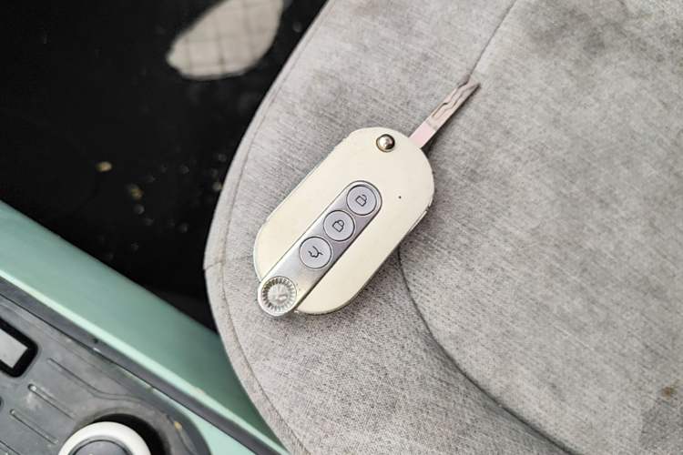 Used Wuling Hongguang MINIEV 2022 Macaron Premium Model – Lithium Iron Phosphate Vehicle Key