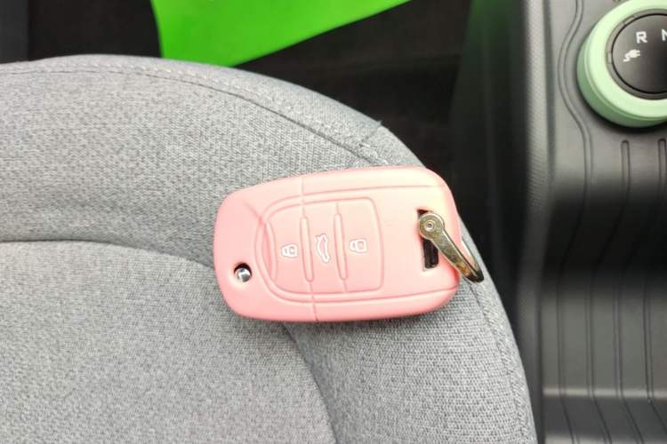 Used Wuling Hongguang MINIEV 2022 Macaron Premium Model – Lithium Iron Phosphate Vehicle Key