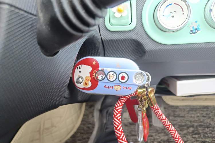 Used Wuling Hongguang MINIEV 2022 Macaron Fashion Model Lithium Iron Phosphate Vehicle Key