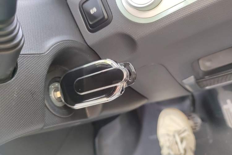 Used Wuling Hongguang MINIEV 2022 Macaron Premium Model – Lithium Iron Phosphate Vehicle Key