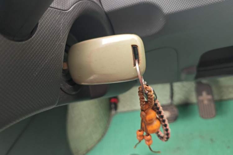 Used Wuling Hongguang MINIEV 2022 Macaron Premium Model – Lithium Iron Phosphate Vehicle Key