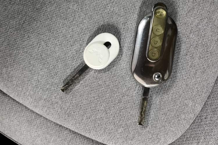 Used Wuling Hongguang MINIEV 2022 Macaron Fashion Edition Lithium-Nickel-Cobalt-Alpha-oxide Vehicle Key