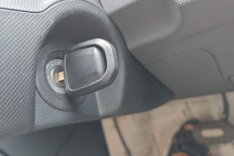 Used Wuling Hongguang MINIEV 2022 Macaron Fashion Model Lithium Iron Phosphate Vehicle Key