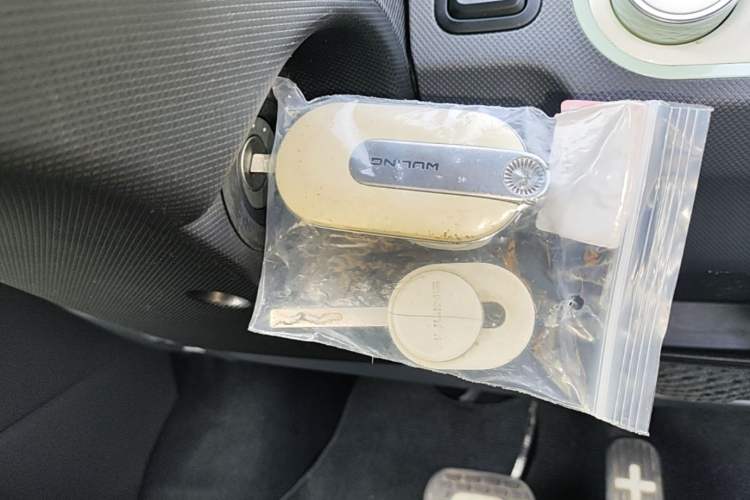 Used Wuling Hongguang MINIEV 2022 Macaron Premium Model – Lithium Iron Phosphate Vehicle Key