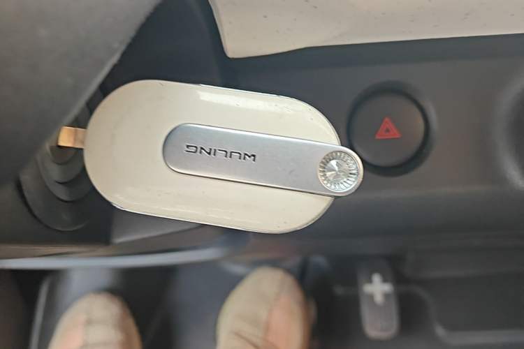 Used Wuling Hongguang MINIEV 2022 Macaron Fashion Model Lithium Iron Phosphate Vehicle Key