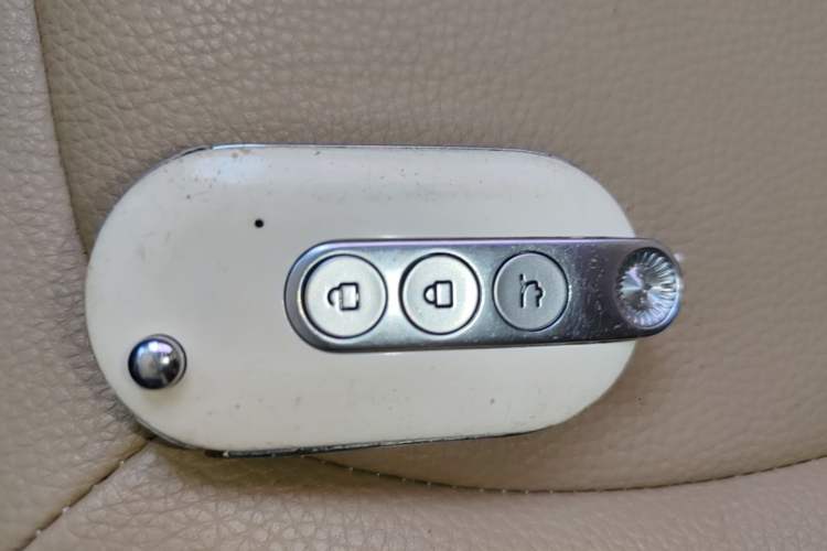Used Wuling Hongguang MINIEV 2022 Macaron Premium Model – Lithium Iron Phosphate Vehicle Key