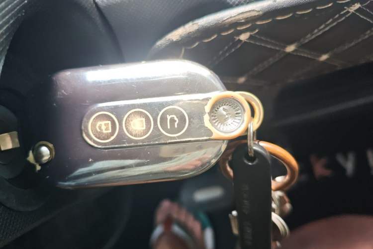 Used Wuling Hongguang MINIEV 2022 Macaron Premium Model – Lithium Iron Phosphate Vehicle Key