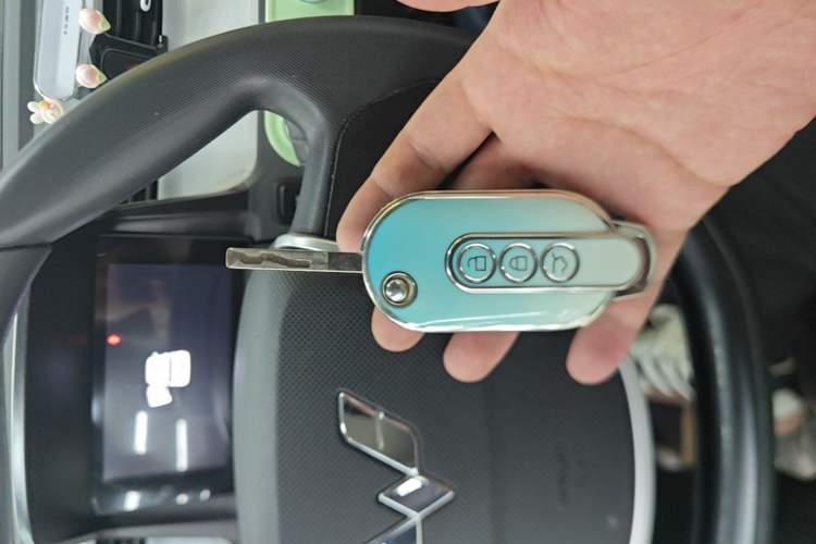 Used Wuling Hongguang MINIEV 2022 Macaron Premium Model – Lithium Iron Phosphate Vehicle Key