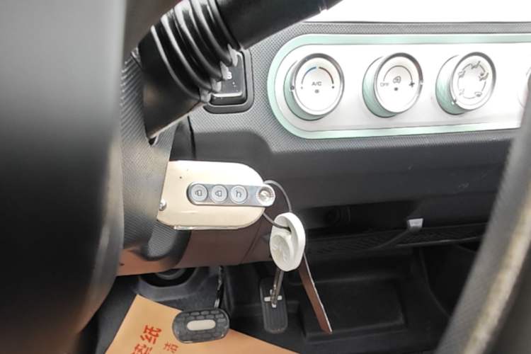 Used Wuling Hongguang MINIEV 2022 Macaron Premium Model – Lithium Iron Phosphate Vehicle Key