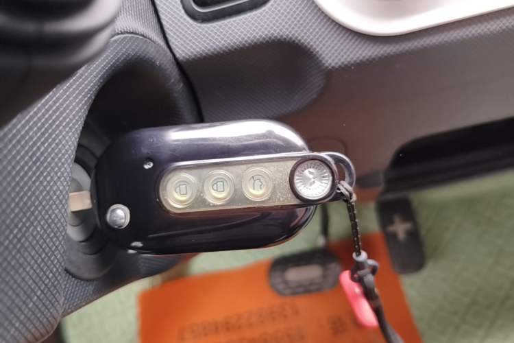 Used Wuling Hongguang MINIEV 2022 Macaron Premium Model – Lithium Iron Phosphate Vehicle Key