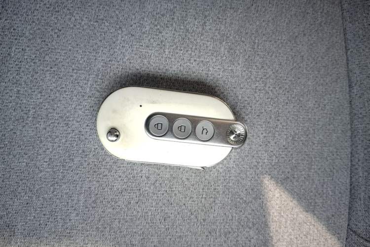 Used Wuling Hongguang MINIEV 2022 Macaron Premium Model – Lithium Iron Phosphate Vehicle Key