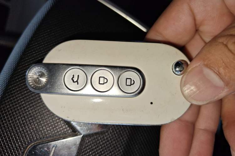 Used Wuling Hongguang MINIEV 2022 Macaron Premium Model – Lithium Iron Phosphate Vehicle Key