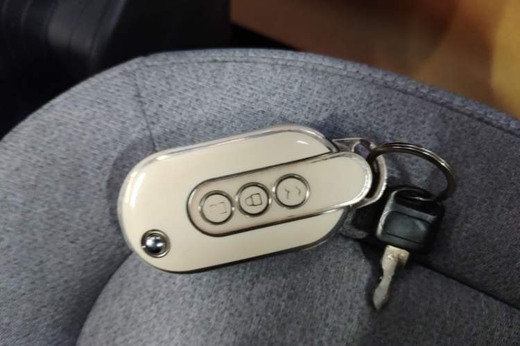 Used Wuling Hongguang MINIEV 2022 Macaron Premium Model – Lithium Iron Phosphate Vehicle Key