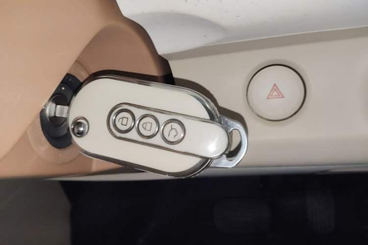 Used Wuling Hongguang MINIEV 2022 Macaron Colorful Edition Lithium Iron Phosphate Vehicle Key