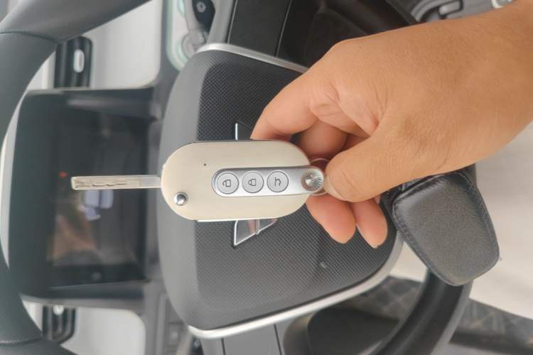 Used Wuling Hongguang MINIEV 2022 Macaron Premium Model – Lithium Iron Phosphate Vehicle Key