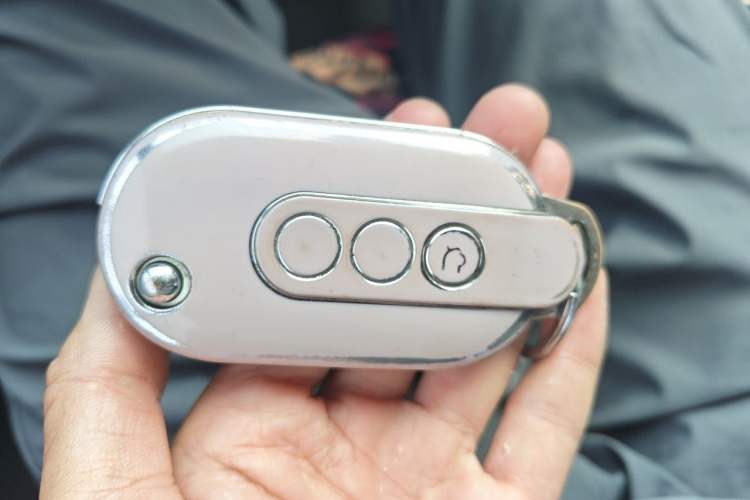 Used Wuling Hongguang MINIEV 2022 Macaron Premium Model – Lithium Iron Phosphate Vehicle Key
