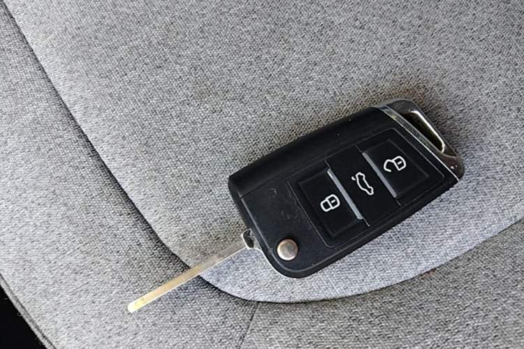 Used Wuling Hongguang MINIEV 2022 Macaron Premium Model – Lithium Iron Phosphate Vehicle Key