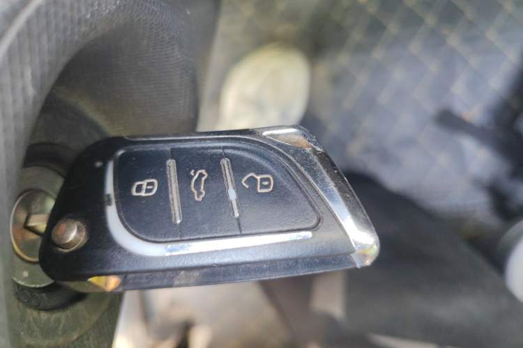 Used Wuling Hongguang MINIEV 2022 Macaron Premium Model – Lithium Iron Phosphate Vehicle Key