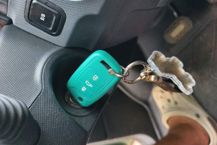 Used Wuling Hongguang MINIEV 2022 Macaron Premium Model – Lithium Iron Phosphate Vehicle Key