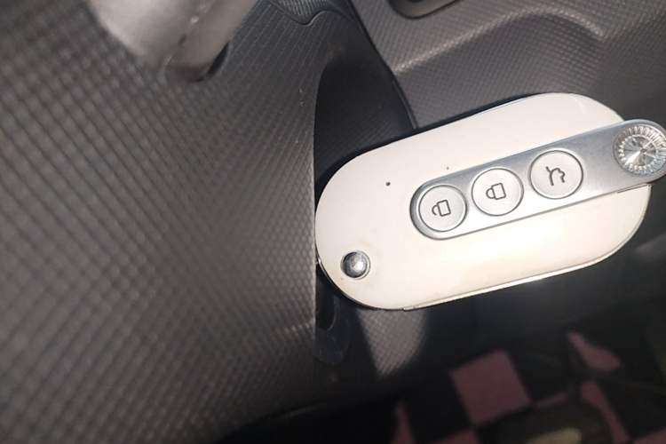 Used Wuling Hongguang MINIEV 2022 Macaron Premium Model – Lithium Iron Phosphate Vehicle Key