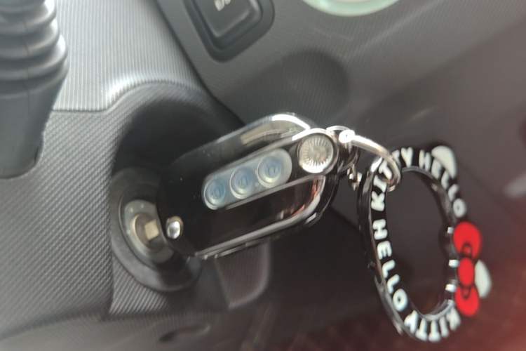 Used Wuling Hongguang MINIEV 2022 Macaron Premium Model – Lithium Iron Phosphate Vehicle Key