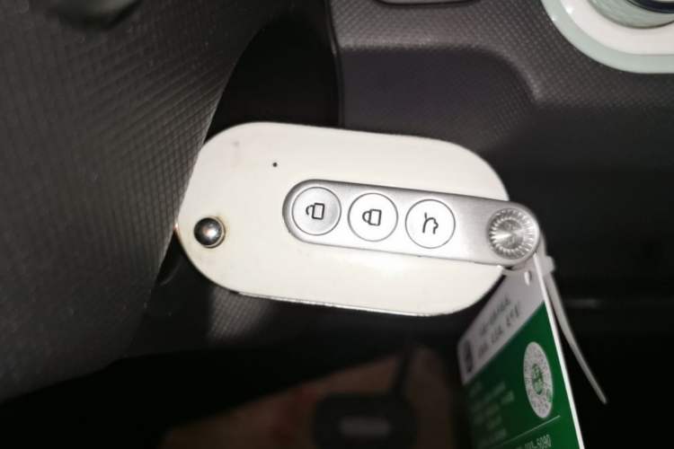 Used Wuling Hongguang MINIEV 2022 Macaron Premium Model – Lithium Iron Phosphate Vehicle Key