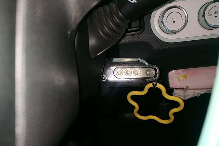 Used Wuling Hongguang MINIEV 2022 Macaron Premium Model – Lithium Iron Phosphate Vehicle Key