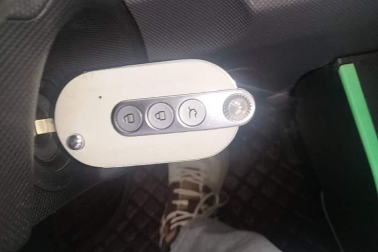 Used Wuling Hongguang MINIEV 2022 Macaron Premium Model – Lithium Iron Phosphate Vehicle Key