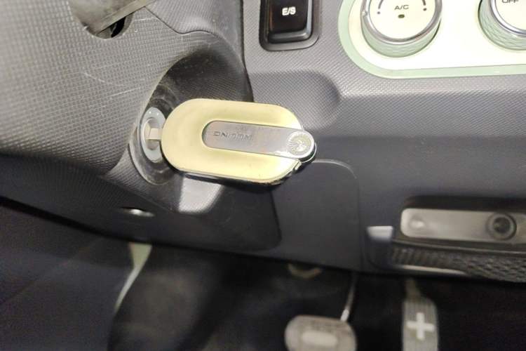 Used Wuling Hongguang MINIEV 2022 Macaron Premium Model – Lithium Iron Phosphate Vehicle Key