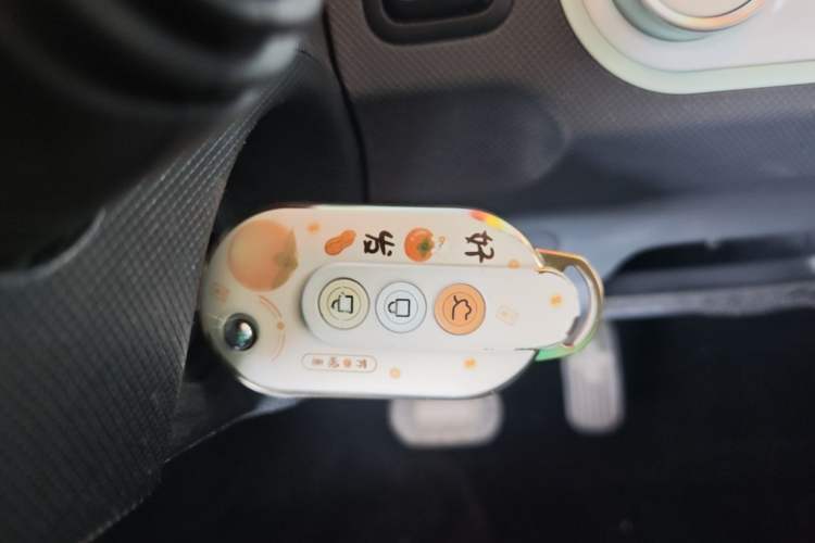 Used Wuling Hongguang MINIEV 2022 Macaron Premium Model – Lithium Iron Phosphate Vehicle Key