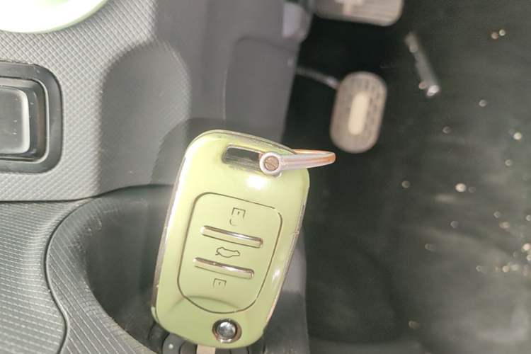 Used Wuling Hongguang MINIEV 2022 Macaron Fashion Model Lithium Iron Phosphate Vehicle Key