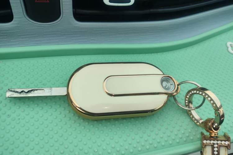 Used Wuling Hongguang MINIEV 2022 Macaron Premium Model – Lithium Iron Phosphate Vehicle Key