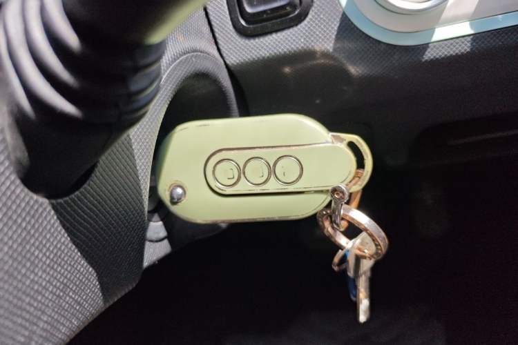 Used Wuling Hongguang MINIEV 2022 Macaron Premium Model – Lithium Iron Phosphate Vehicle Key