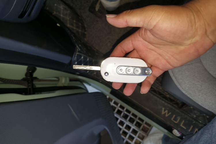 Used Wuling Hongguang MINIEV 2022 Macaron Premium Model – Lithium Iron Phosphate Vehicle Key