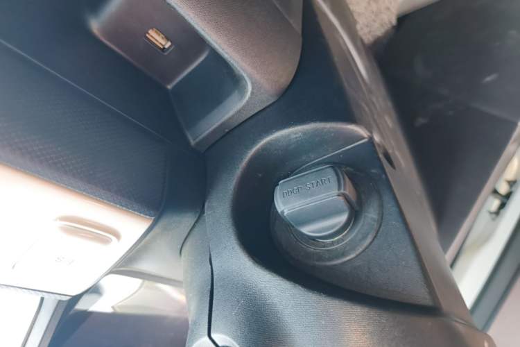 Used Wuling Hongguang MINIEV 2022 GAMEBOY 200km Gaming Edition with Lithium Iron Phosphate Vehicle Key