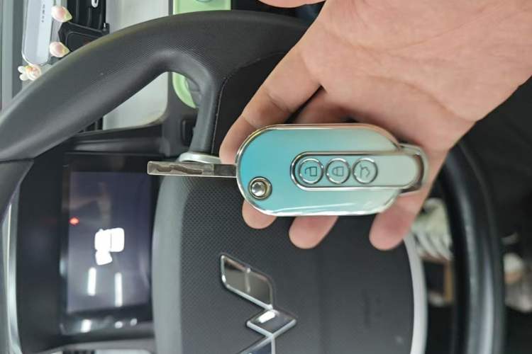 Used Wuling Hongguang MINIEV 2022 Macaron Premium Model – Lithium Iron Phosphate Vehicle Key