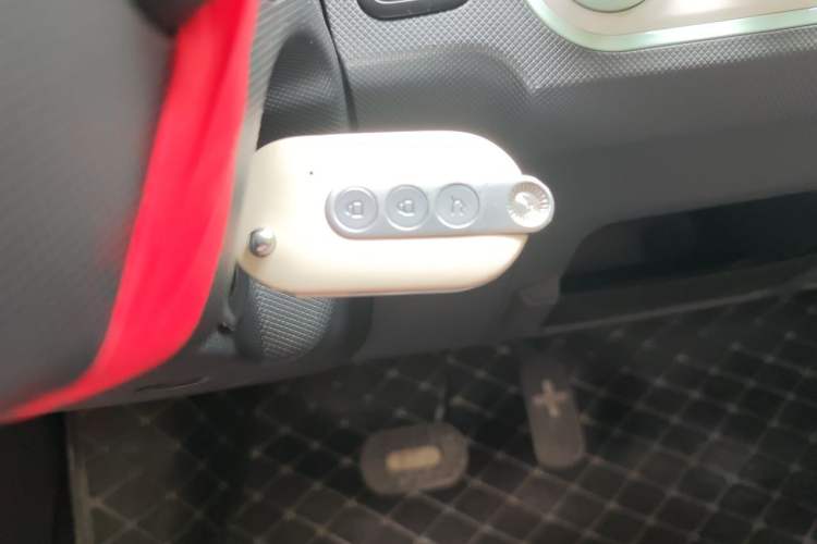 Used Wuling Hongguang MINIEV 2022 Macaron Premium Model – Lithium Iron Phosphate Vehicle Key