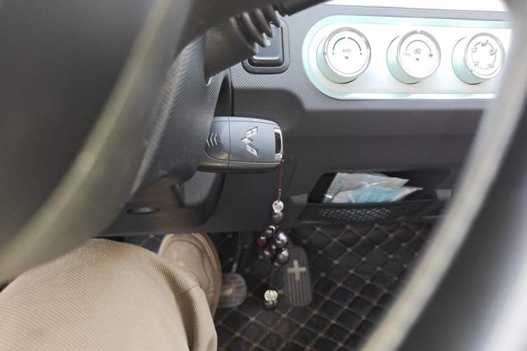 Used Wuling Hongguang MINIEV 2022 Macaron Premium Model – Lithium Ternary Battery Vehicle Key
