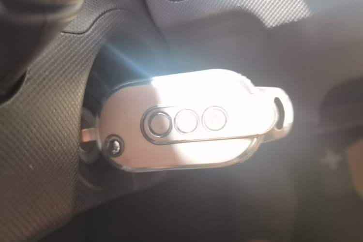 Used Wuling Hongguang MINIEV 2022 Macaron Premium Model – Lithium Iron Phosphate Vehicle Key