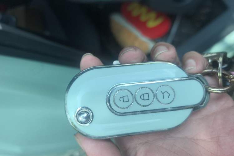 Used Wuling Hongguang MINIEV 2022 Macaron Premium Model – Lithium Ternary Battery Vehicle Key
