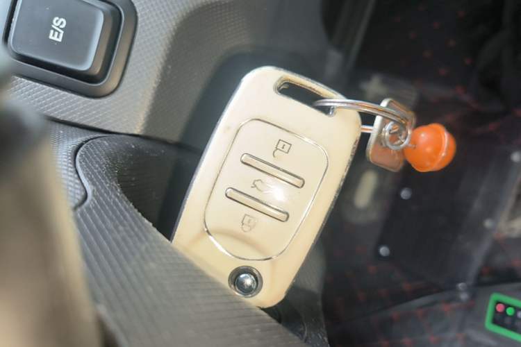 Used Wuling Hongguang MINIEV 2022 Macaron Premium Model – Lithium Iron Phosphate Vehicle Key
