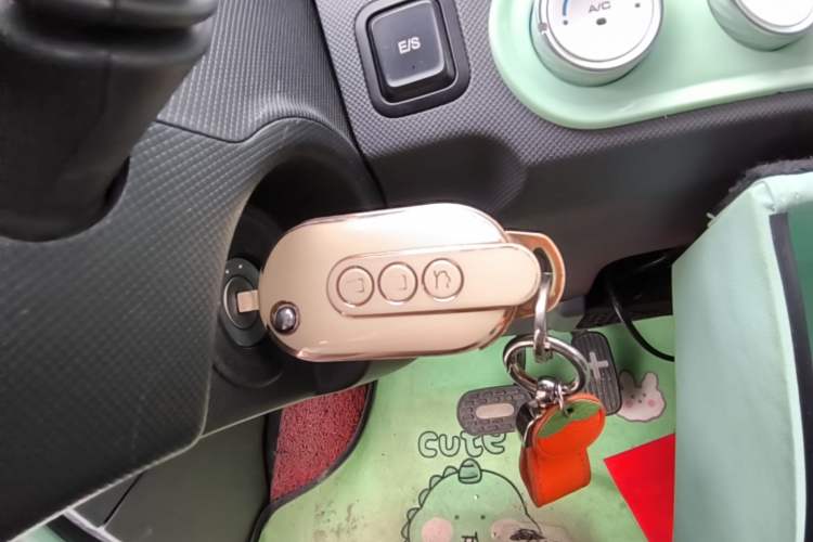 Used Wuling Hongguang MINIEV 2022 Macaron Premium Model – Lithium Ternary Battery Vehicle Key