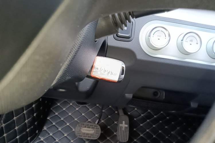 Used Wuling Hongguang MINIEV 2022 Macaron Premium Model – Lithium Iron Phosphate Vehicle Key