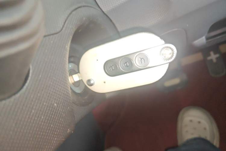 Used Wuling Hongguang MINIEV 2022 Macaron Fashion Model Lithium Iron Phosphate Vehicle Key