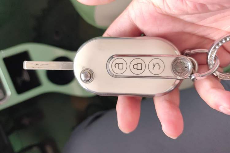 Used Wuling Hongguang MINIEV 2022 Macaron Premium Model – Lithium Iron Phosphate Vehicle Key
